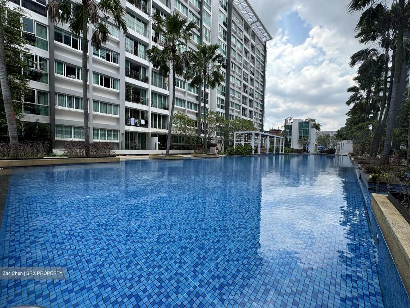 The Esparis (D18), Condominium #522554181